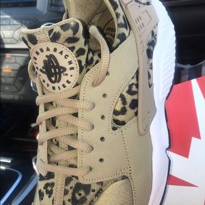 Women's Nike Huarache Size 9 Cheetah